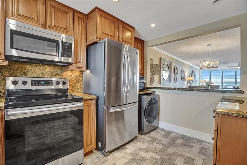 Image 24 of 76 For 3051 48th St  509