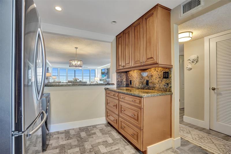 Image 25 of 76 For 3051 48th St  509