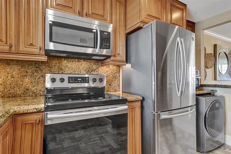 Image 27 of 76 For 3051 48th St  509