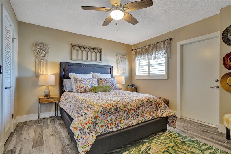 Image 28 of 76 For 3051 48th St  509