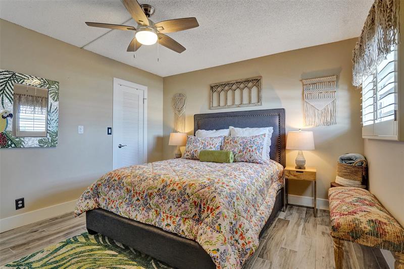 Image 29 of 76 For 3051 48th St  509