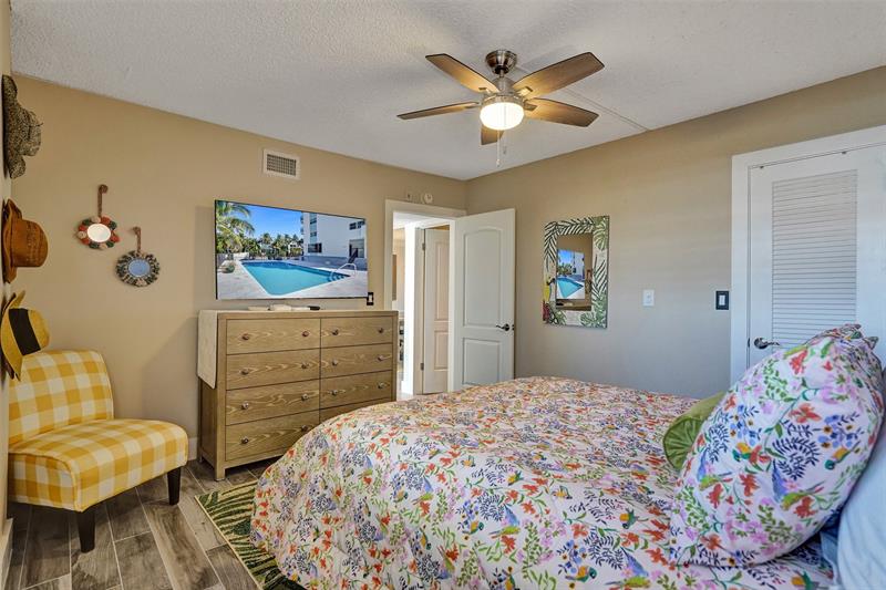 Image 31 of 76 For 3051 48th St  509