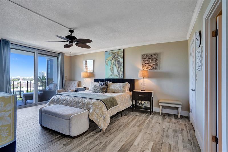 Image 32 of 76 For 3051 48th St  509