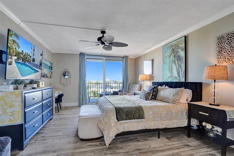 Image 33 of 76 For 3051 48th St  509