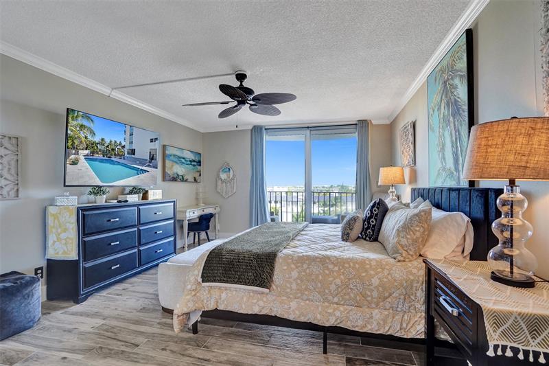 Image 34 of 76 For 3051 48th St  509