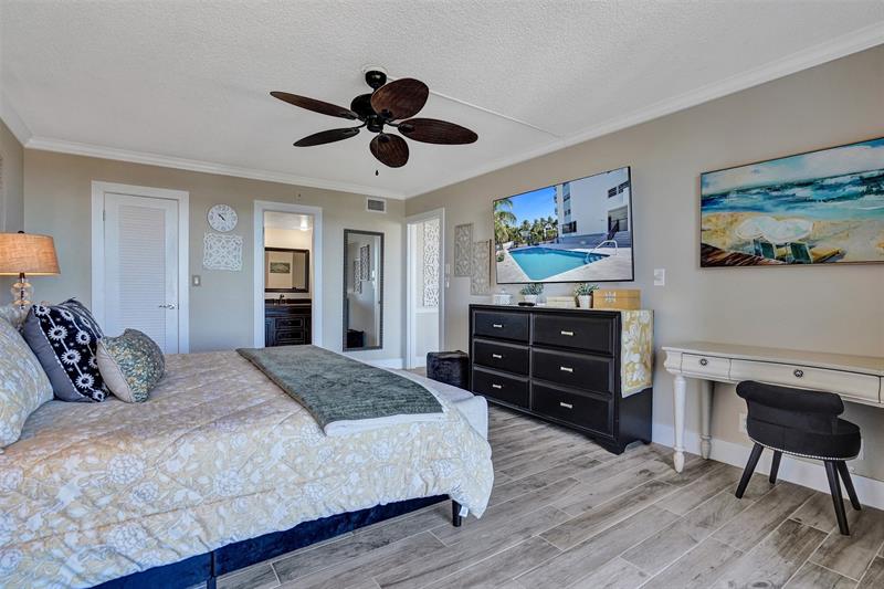 Image 36 of 76 For 3051 48th St  509