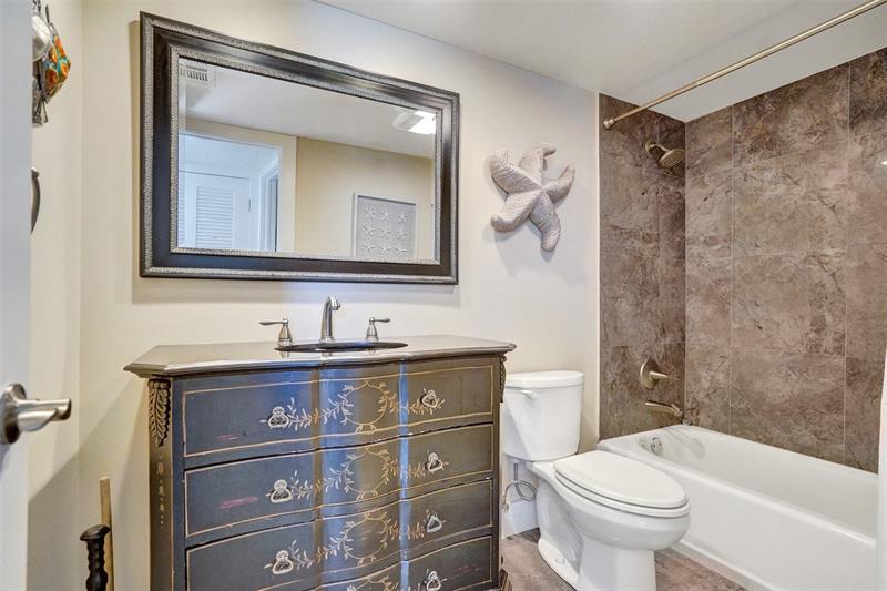 Image 37 of 76 For 3051 48th St  509