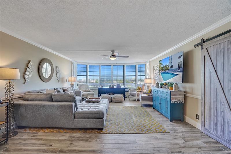 Image 6 of 76 For 3051 48th St  509
