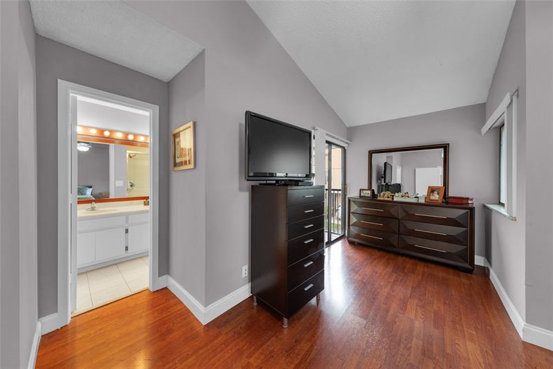 Image 18 of 50 For 11694 20 Drive