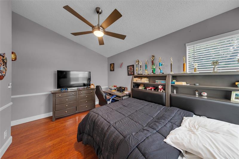 Image 28 of 50 For 11694 20 Drive