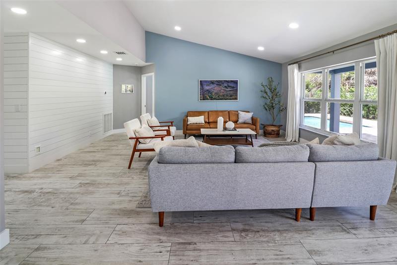 Image 11 of 46 For 7110 44th Lane