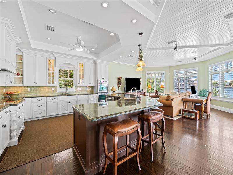 Image 17 of 77 For 2898 26th St