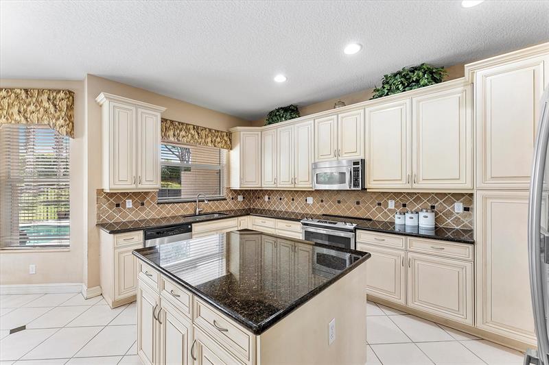 Image 11 of 45 For 8111 Emerald Winds Cir