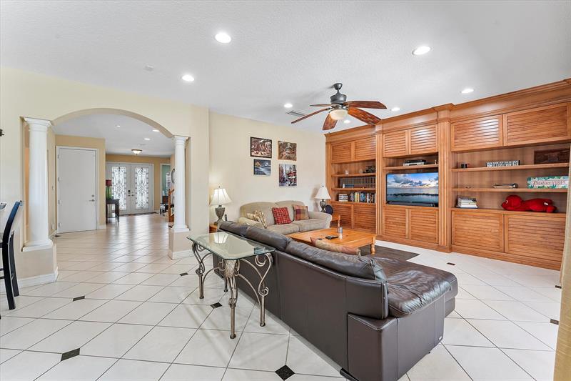 Image 14 of 45 For 8111 Emerald Winds Cir