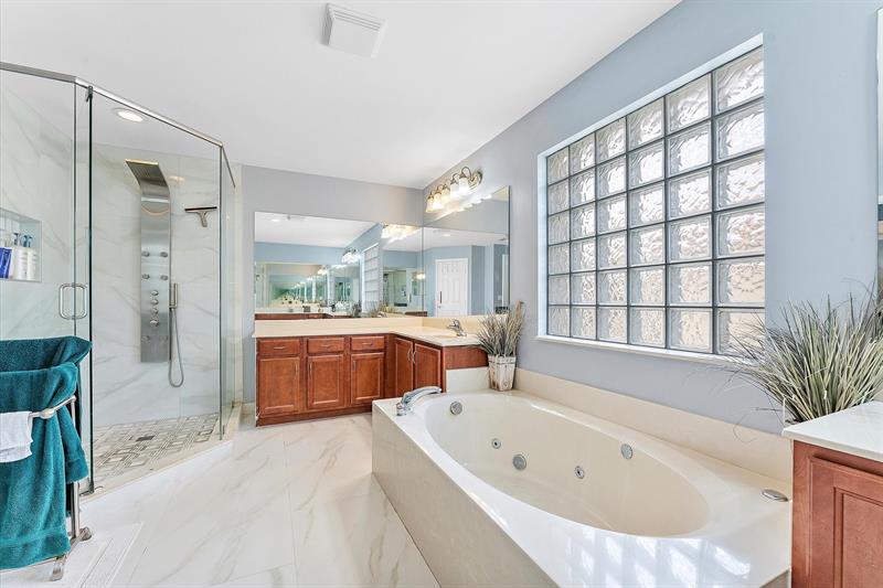 Image 23 of 45 For 8111 Emerald Winds Cir