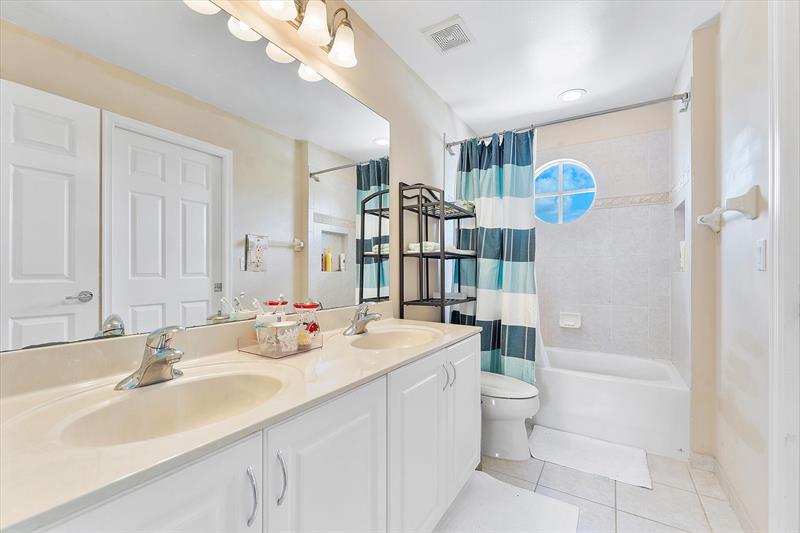 Image 26 of 45 For 8111 Emerald Winds Cir