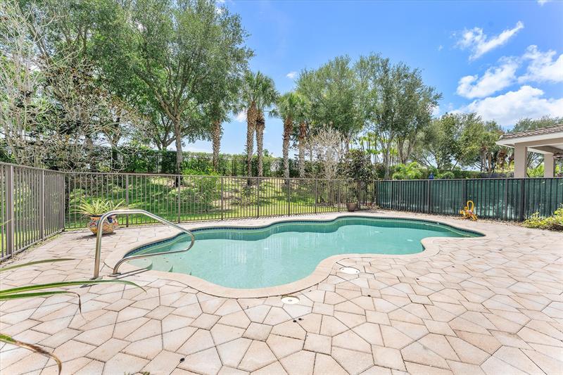 Image 36 of 45 For 8111 Emerald Winds Cir