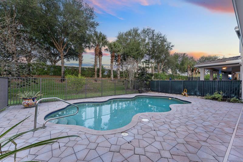 Image 37 of 45 For 8111 Emerald Winds Cir