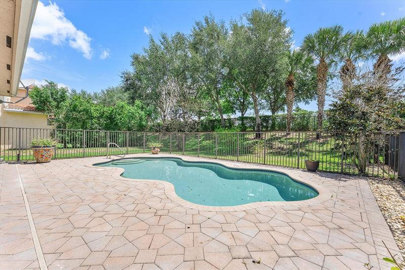 Image 38 of 45 For 8111 Emerald Winds Cir