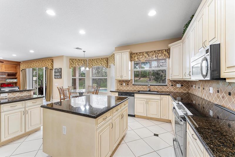 Image 9 of 45 For 8111 Emerald Winds Cir