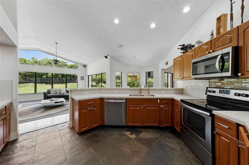 Image 14 of 53 For 1119 Creekford Dr