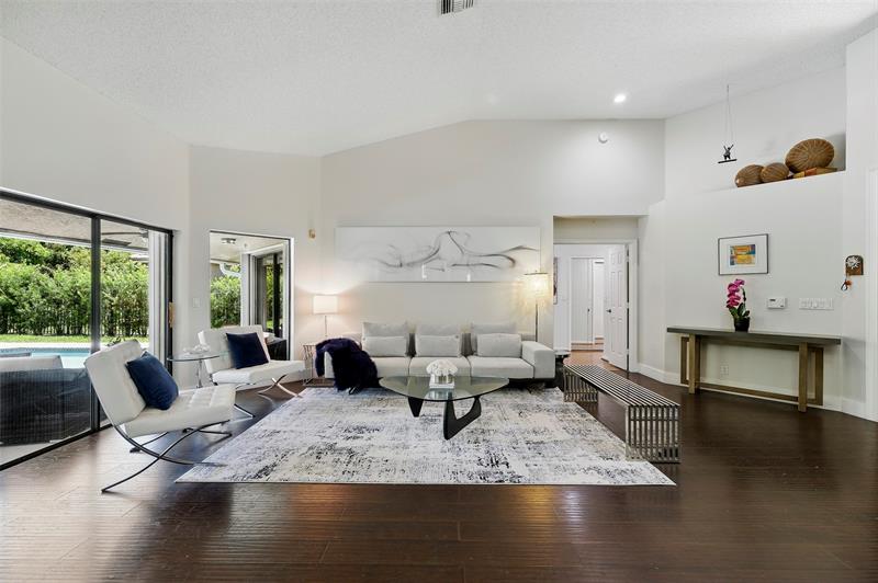 Image 5 of 53 For 1119 Creekford Dr