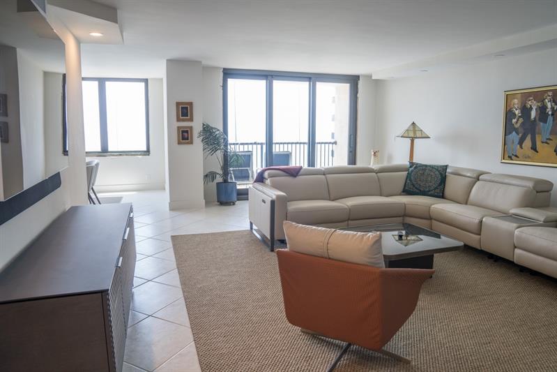 Image 17 of 39 For 1800 Ocean Blvd  911