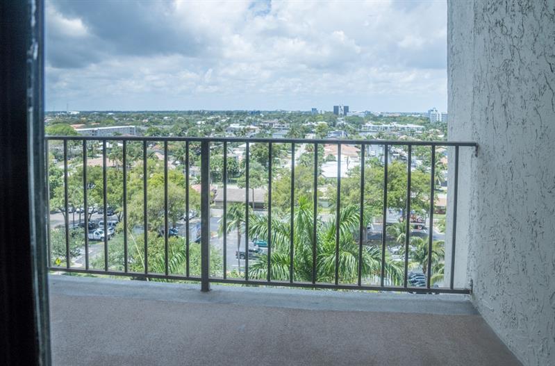 Image 34 of 39 For 1800 Ocean Blvd  911