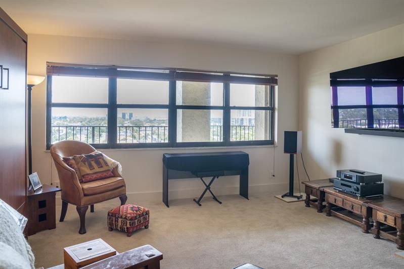 Image 36 of 39 For 1800 Ocean Blvd  911