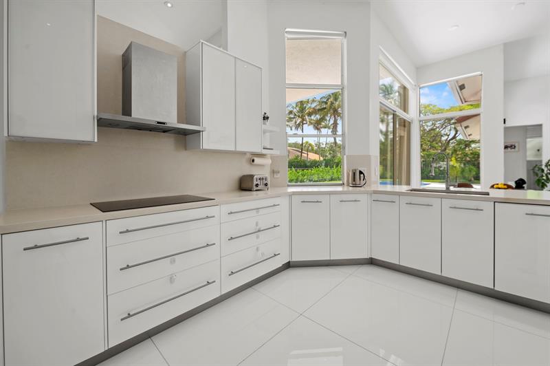 Image 11 of 54 For 2904 Oakbrook Dr