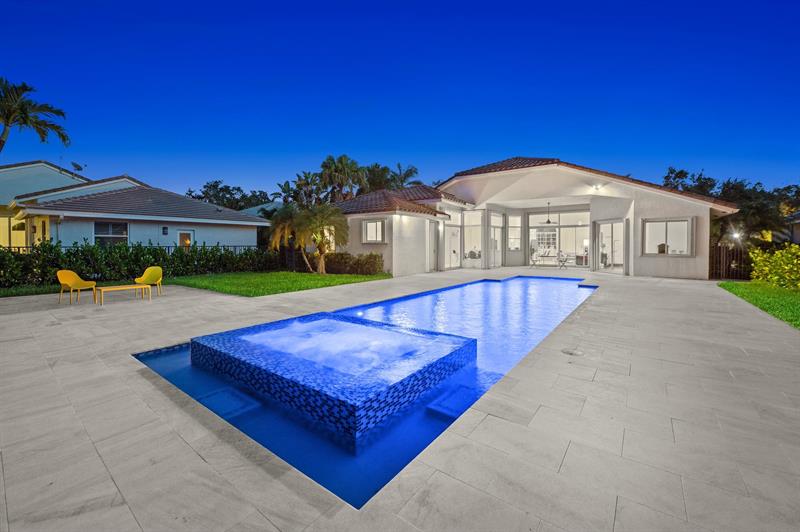 Image 2 of 54 For 2904 Oakbrook Dr