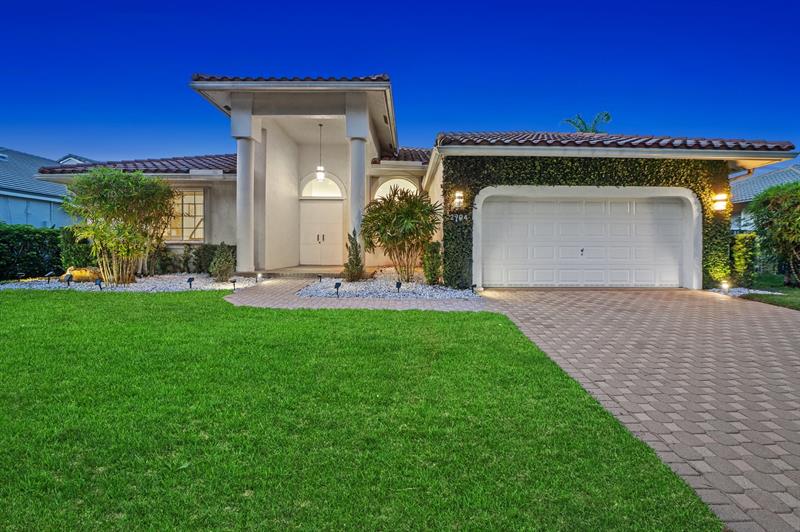Image 3 of 54 For 2904 Oakbrook Dr