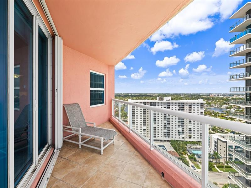 Image 10 of 37 For 2110 Ocean Blvd  21b