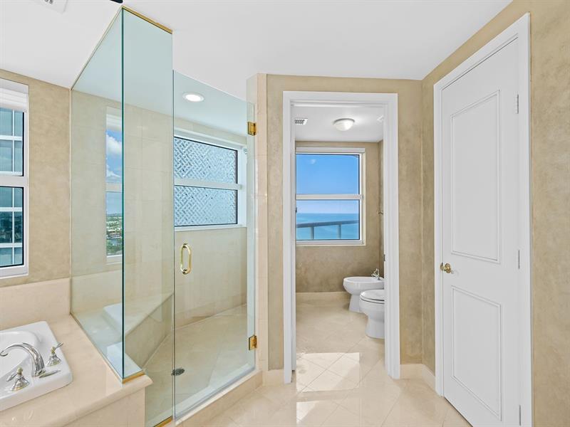 Image 15 of 37 For 2110 Ocean Blvd  21b