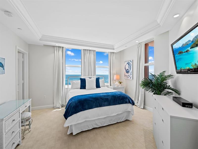 Image 20 of 37 For 2110 Ocean Blvd  21b