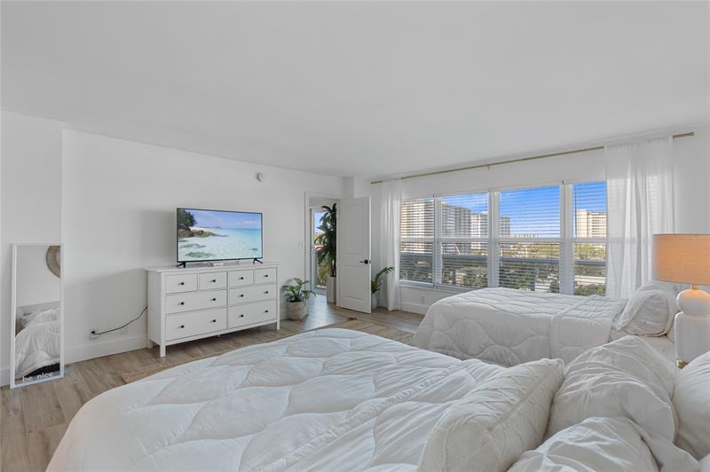 Image 16 of 44 For 3500 Galt Ocean Dr  509