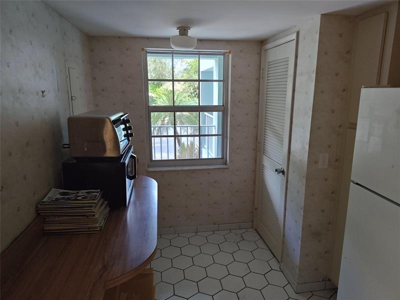 Image 13 of 22 For 802 Cypress Grove Ln  205