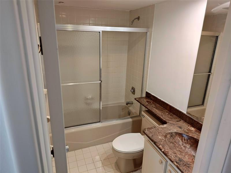 Image 16 of 22 For 802 Cypress Grove Ln  205