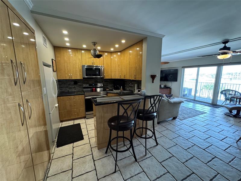 Image 5 of 43 For 95 Birch Rd  301