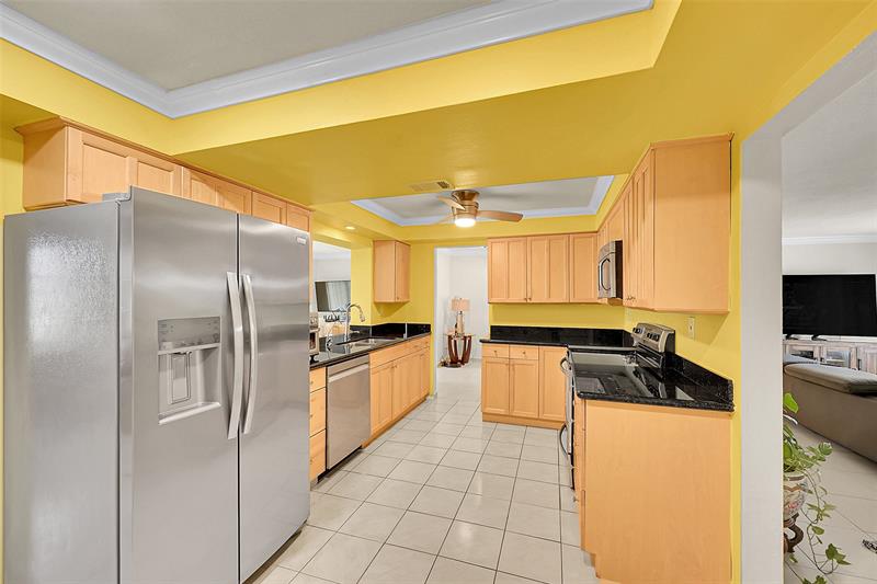 Image 11 of 30 For 5718 68 Ave  