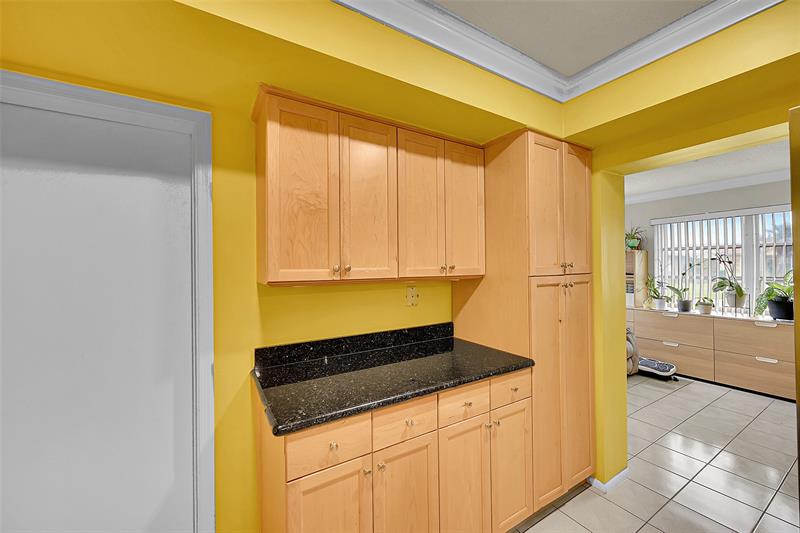 Image 12 of 30 For 5718 68 Ave  