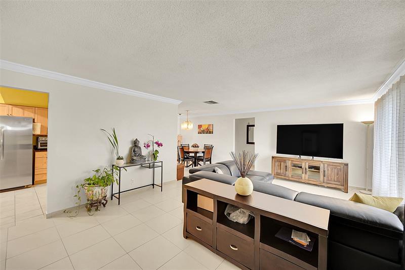 Image 17 of 30 For 5718 68 Ave  