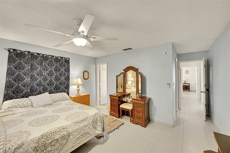 Image 27 of 30 For 5718 68 Ave  