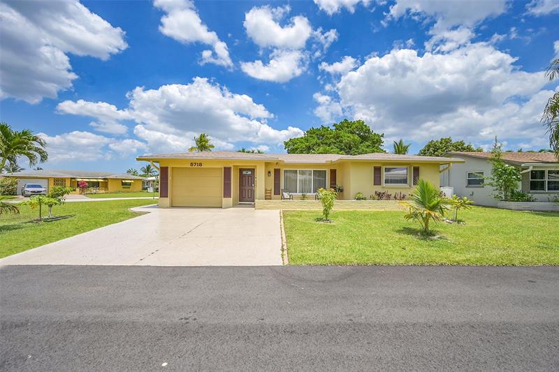 Image 3 of 30 For 5718 68 Ave  