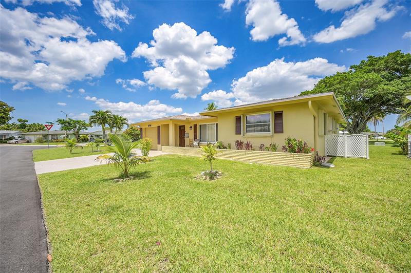 Image 4 of 30 For 5718 68 Ave  