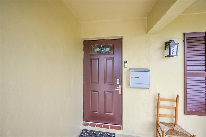 Image 8 of 30 For 5718 68 Ave  