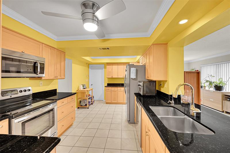 Image 9 of 30 For 5718 68 Ave  