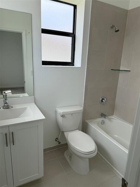Image 6 of 15 For 20691 Ne 7th Pl