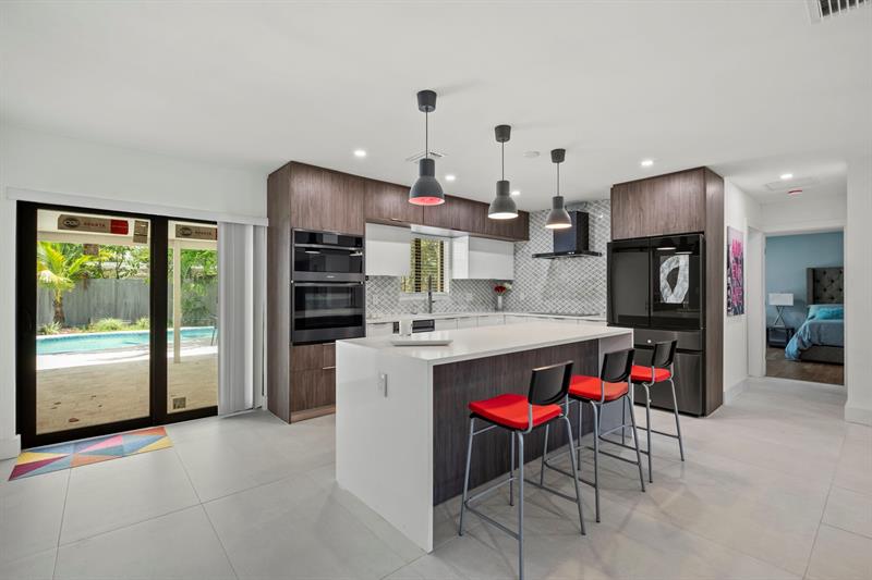 Image 11 of 34 For 417 26th Dr  