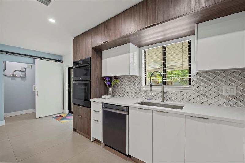 Image 13 of 34 For 417 26th Dr  